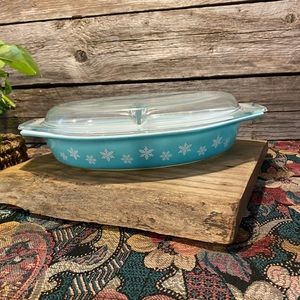 Vintage PYREX Divided Casserole/Vegetable Dish with Lid - 1.5 Quart, Excellent